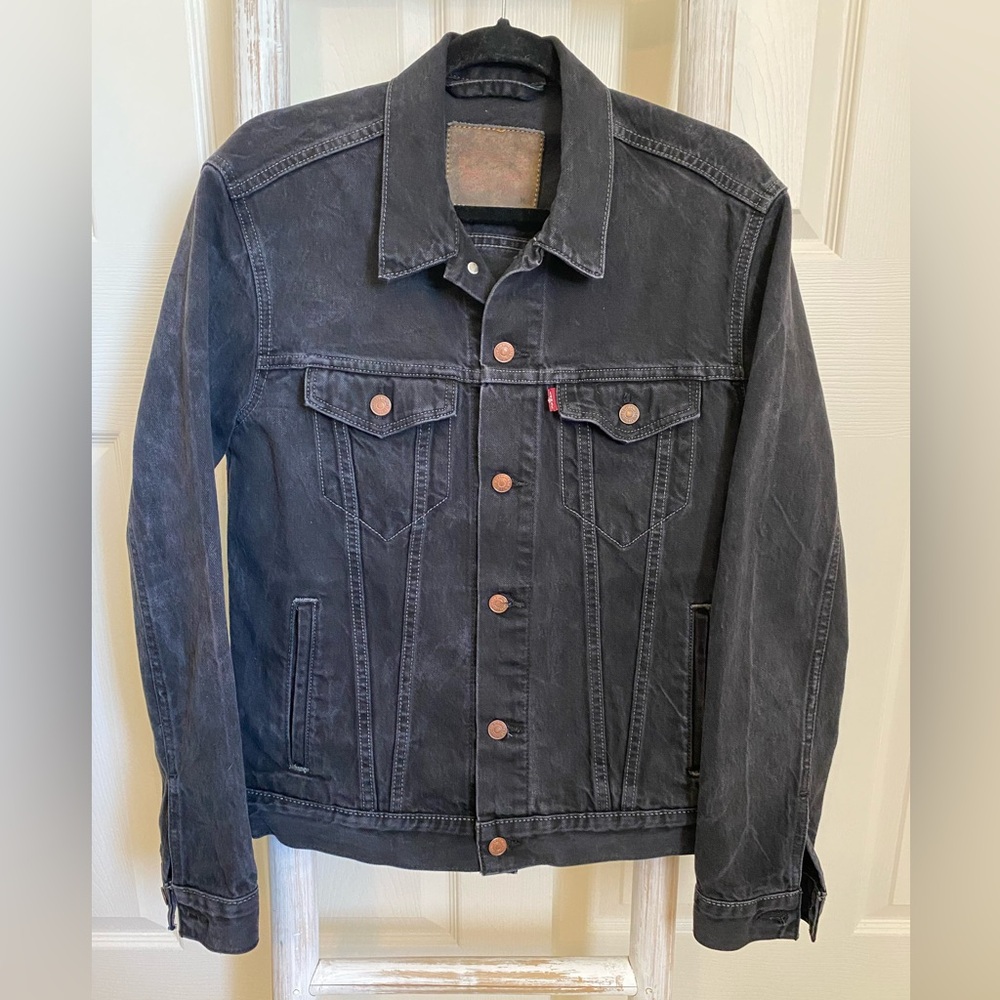 Levi’s denim trucker jacket in faded black men’s size medium